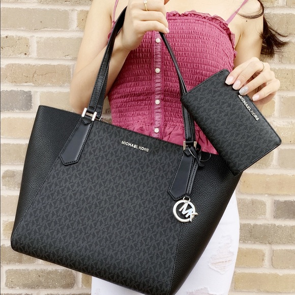 SALE‼️‼️NWT Michael Kors Tote&Wallet SET - Picture 2 of 4